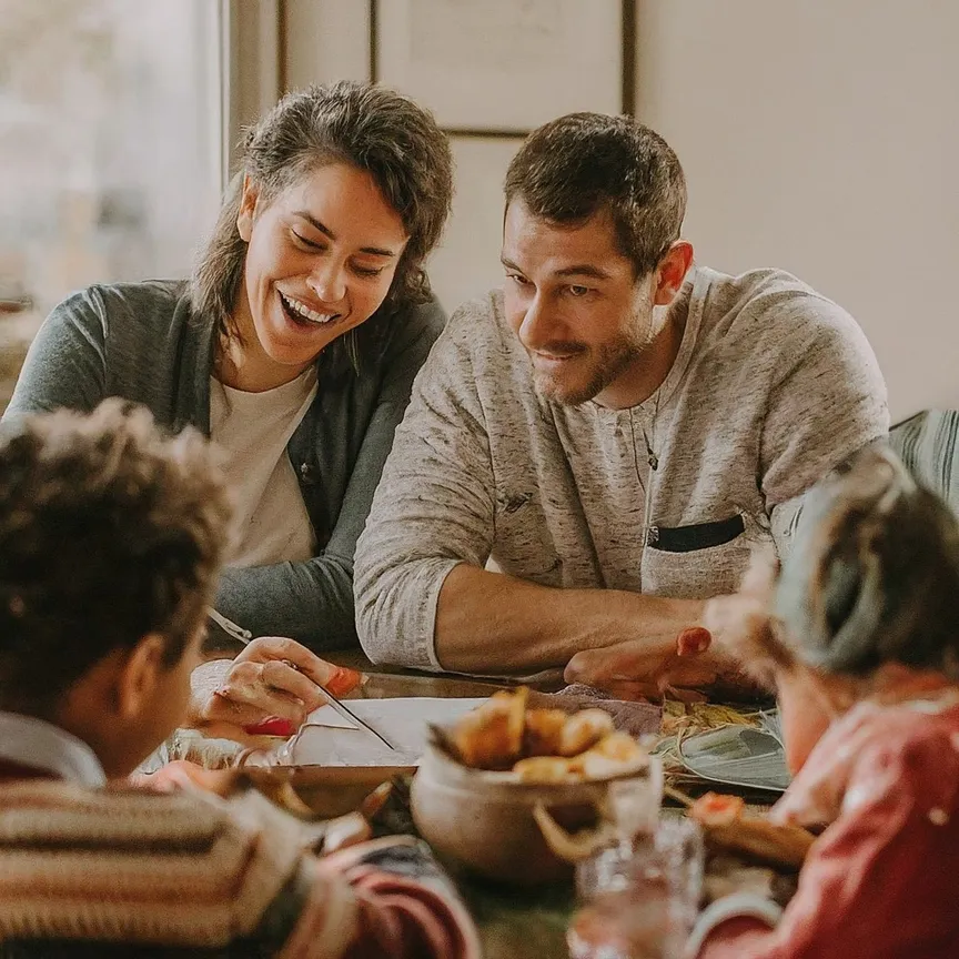 familia haciendo manualidades