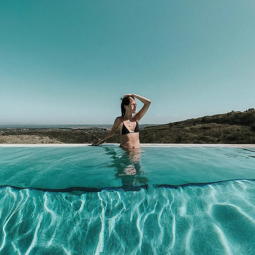 piscina con la cubierta quitada